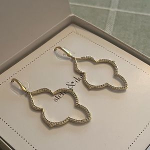 NWOT Stella & Dot Pave Arabesque Chandeliers Earrings Gold